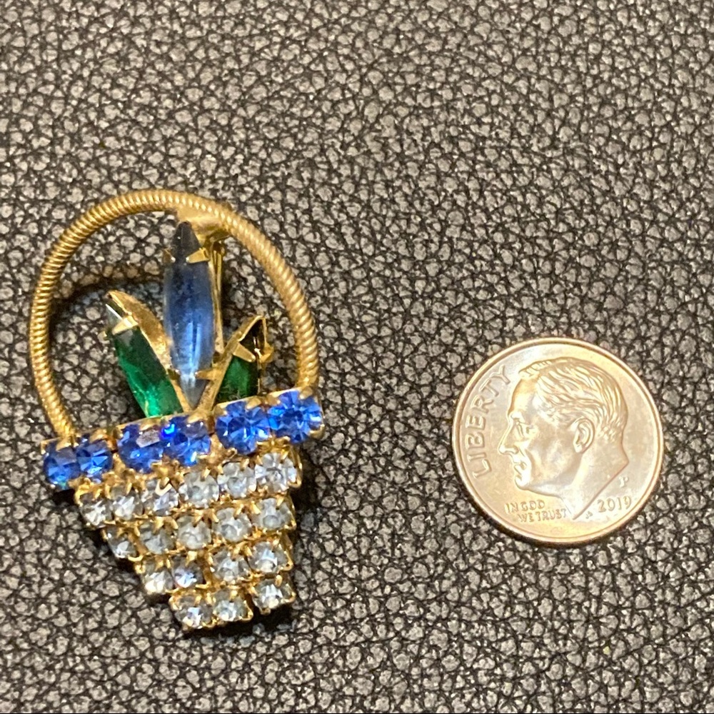SAPPHIRE AND RHINESTONE UNIQUE VINTAGE FLOWER BASKET GOLD TONE PIN BROOCH - Picture 3 of 6